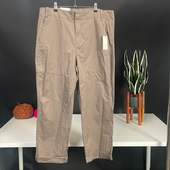 NWT Womens High-Rise Straight Leg Pants in Brown - A New Day - Picture 2 of 15